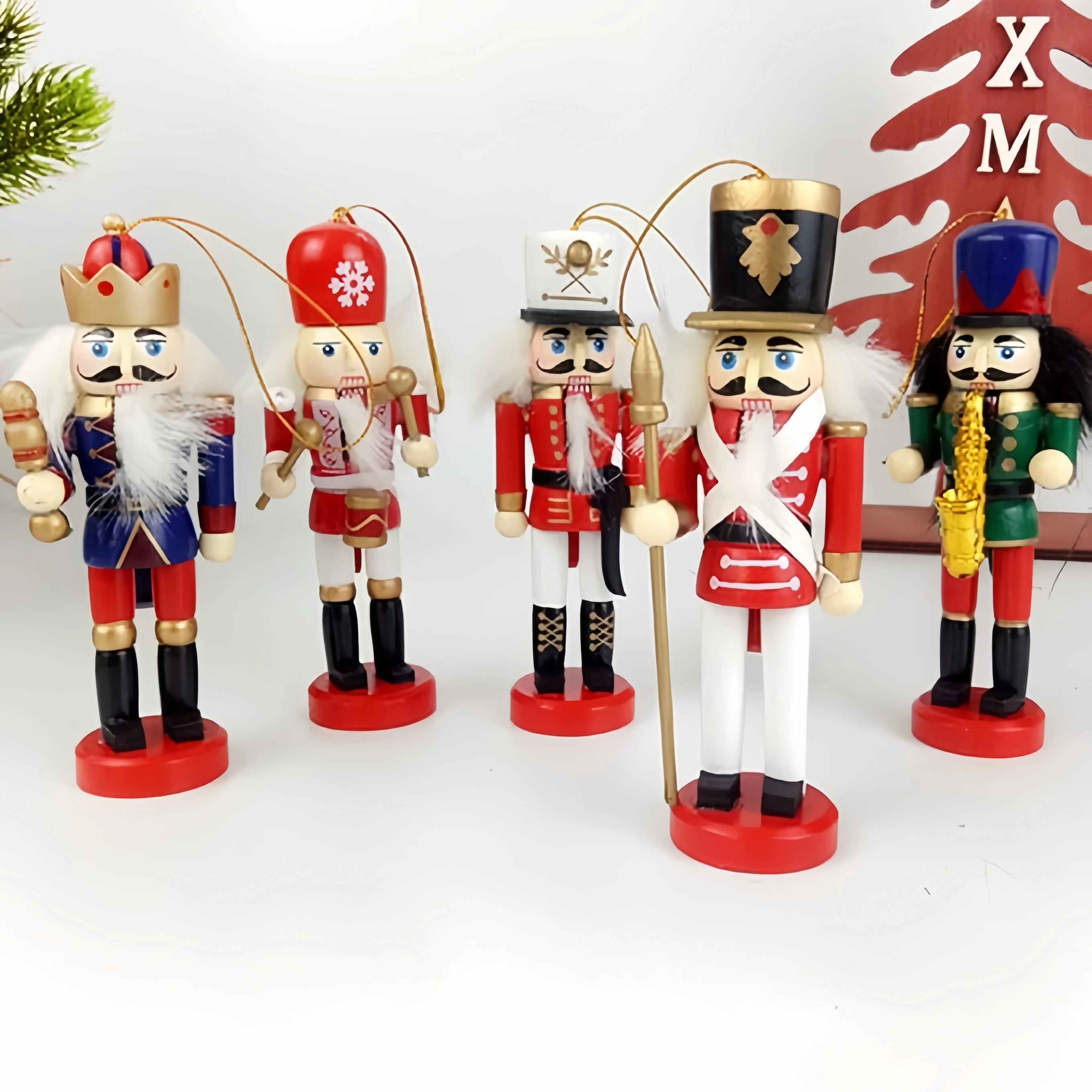 クリスマス・ナッツクラッカー人形オーナメント、カラフルな木製 - Nutcracker Figurine のレビューと価格